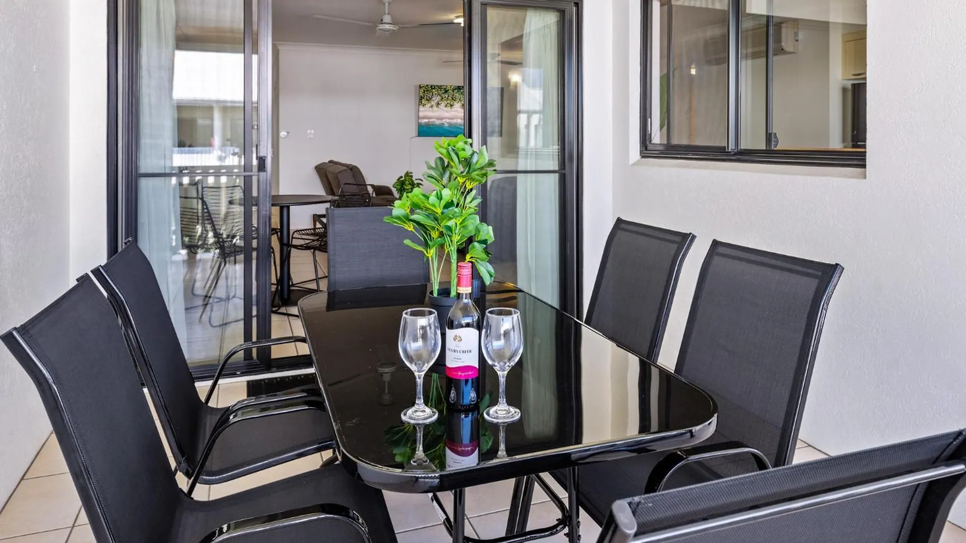 Zion Escapes Retreat On Pease, City Edge Family Apartment Westcourt